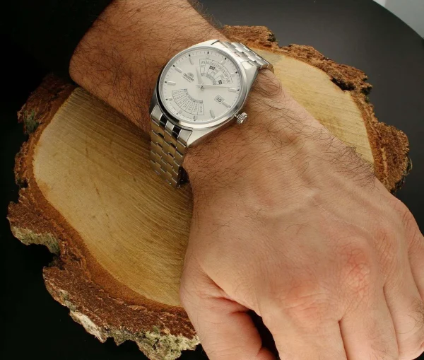 orient RA-BA0004S10B on hand