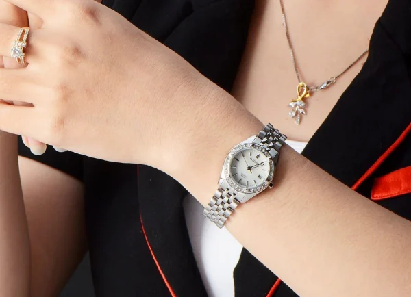 citizen EU6060-55D on hand