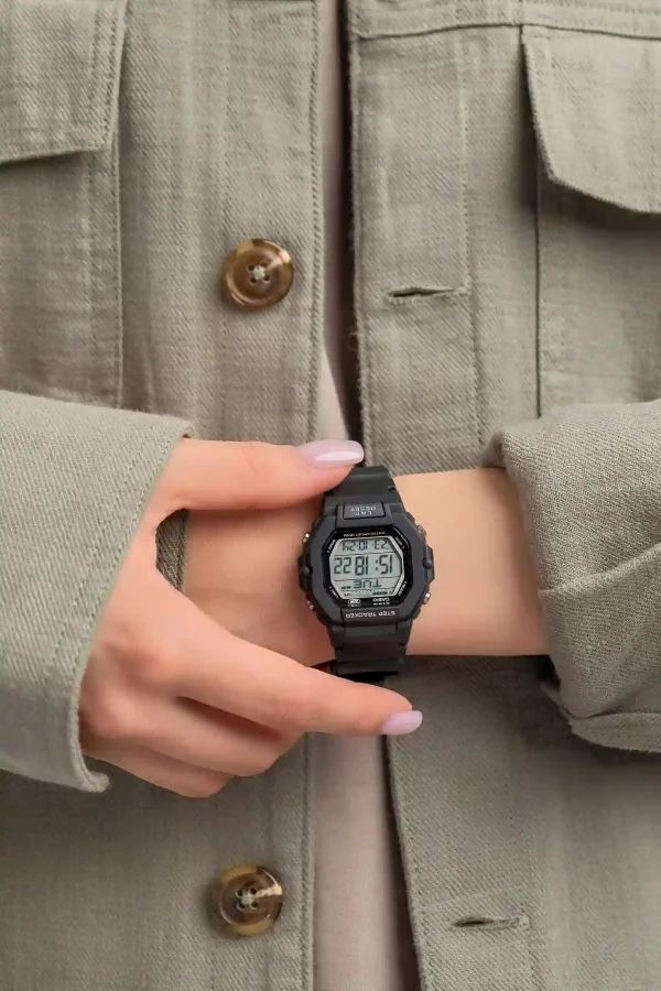casio LWS-2200H-1AV on hand