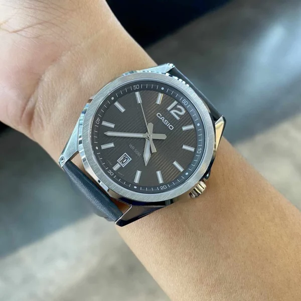 casio MTP-E725L-8A on hand