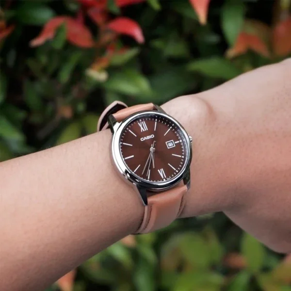 casio MTP-V002L-5B3UDF on hand