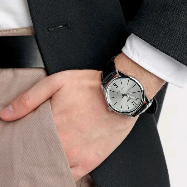 casio MTP-V005L-7BUDF on hand