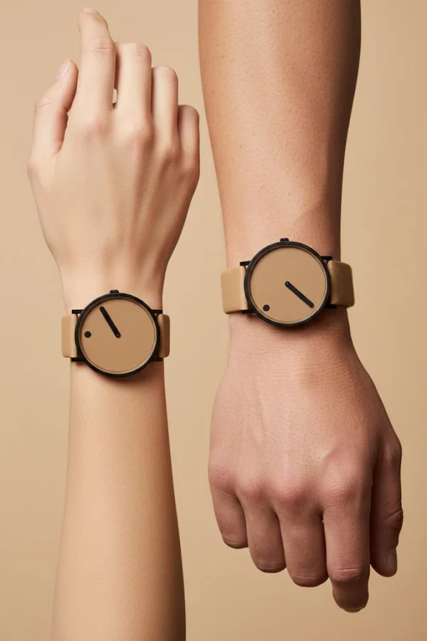 picto P43349-4820B on hand